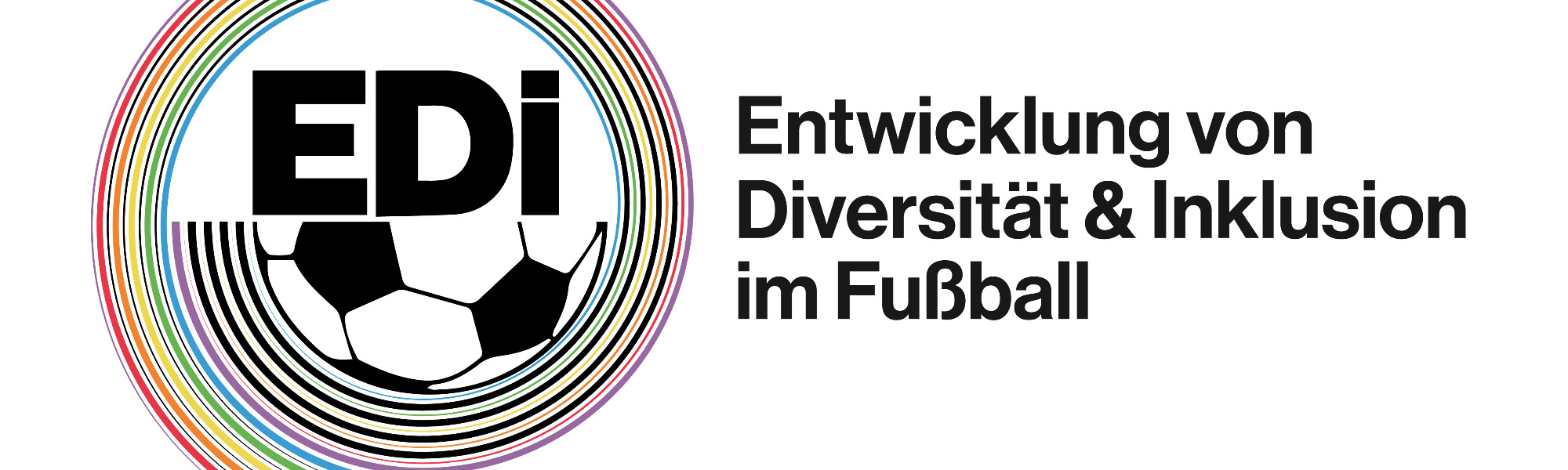 Logo von EDi. Schriftzug und halber Fußball in schwarz-weiß. Davon ausgehend bunte Kreise in Regenbogenfarben.